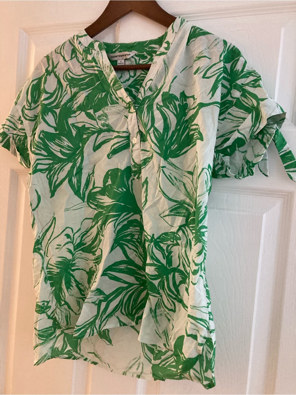 Counterparts small green and white floral blouse with sleeve tie detail